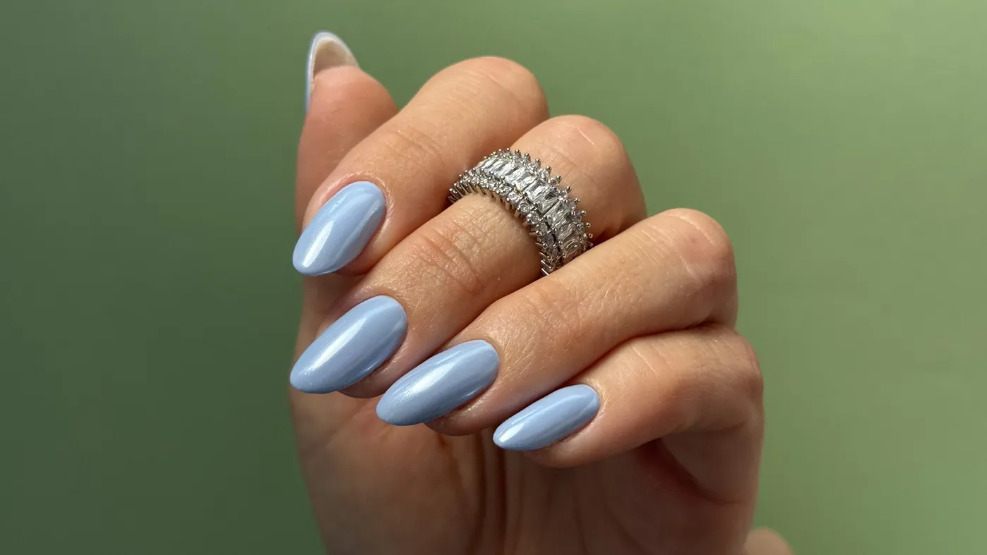 Bleu ciel nacré, forme amande